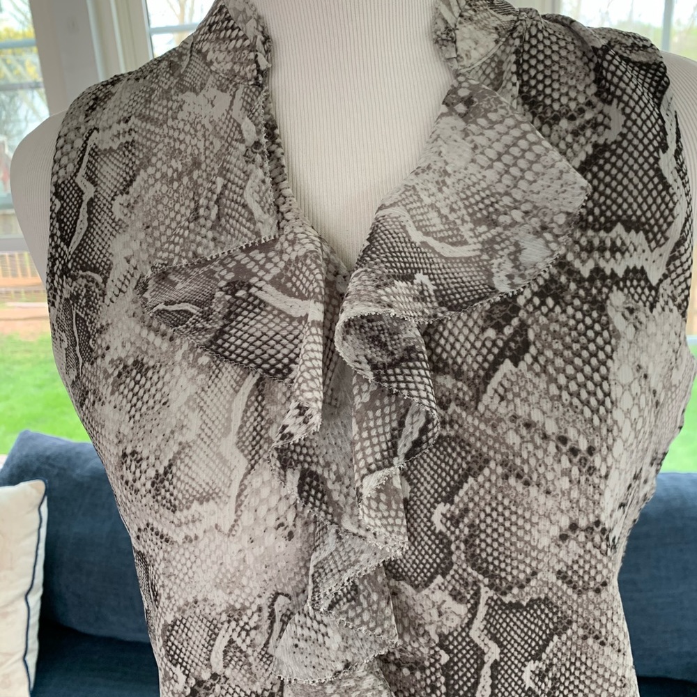 NWOT SLEEVELESS TOP!